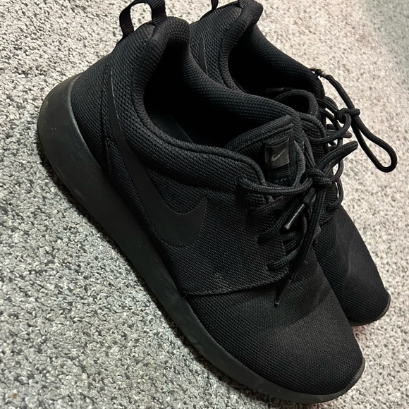 how much are black roshes